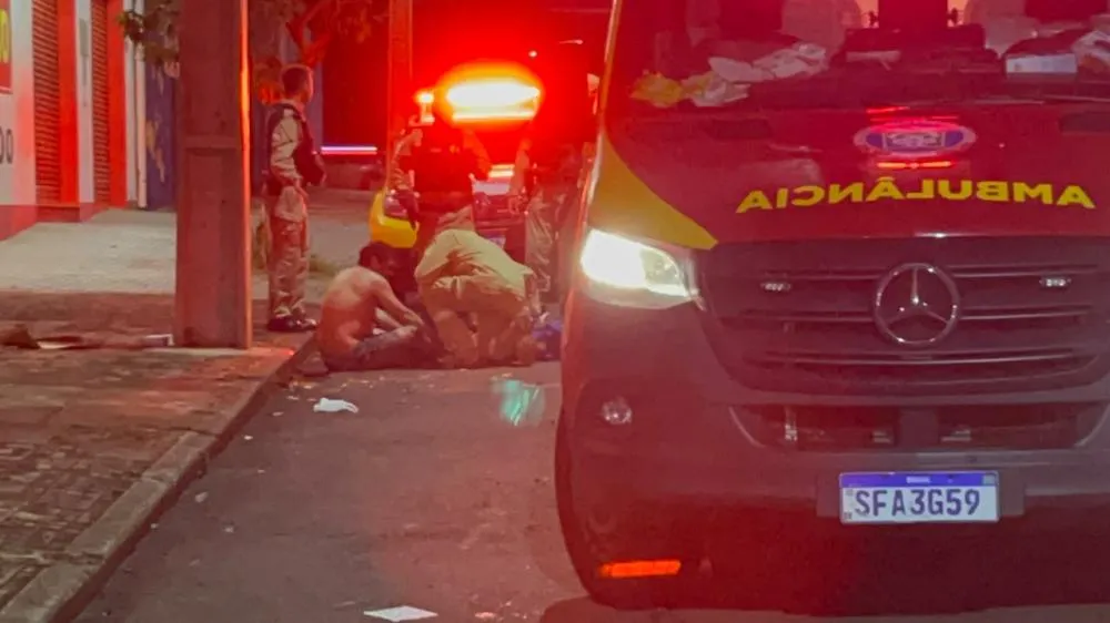 Homem foi agredido durante um roubo na madrugada desta quarta-feira, no Centro de Cascavel.