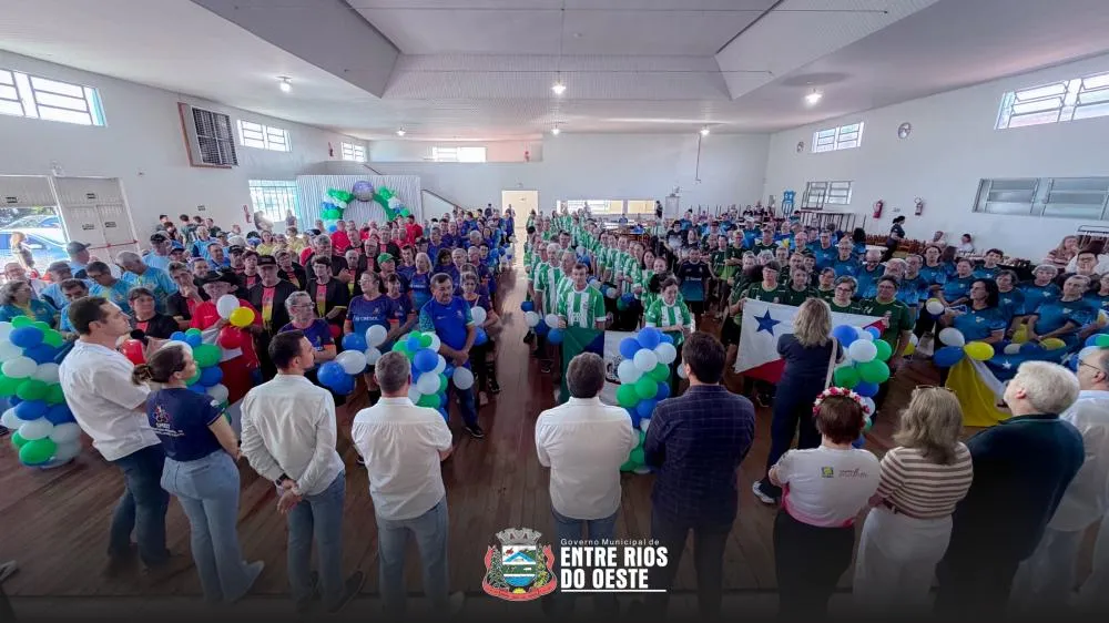 Participantes na abertura dos Jogos da Pessoa Idosa em Entre Rios do Oeste. Foto: Prefeitura de Entre Rios do Oeste