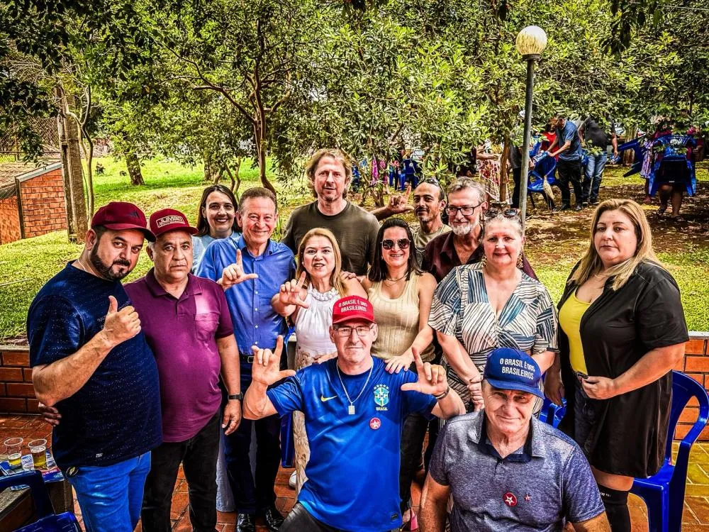 Presenças em confraternização de Zeca Dirceu reforçam articulação regional do PT