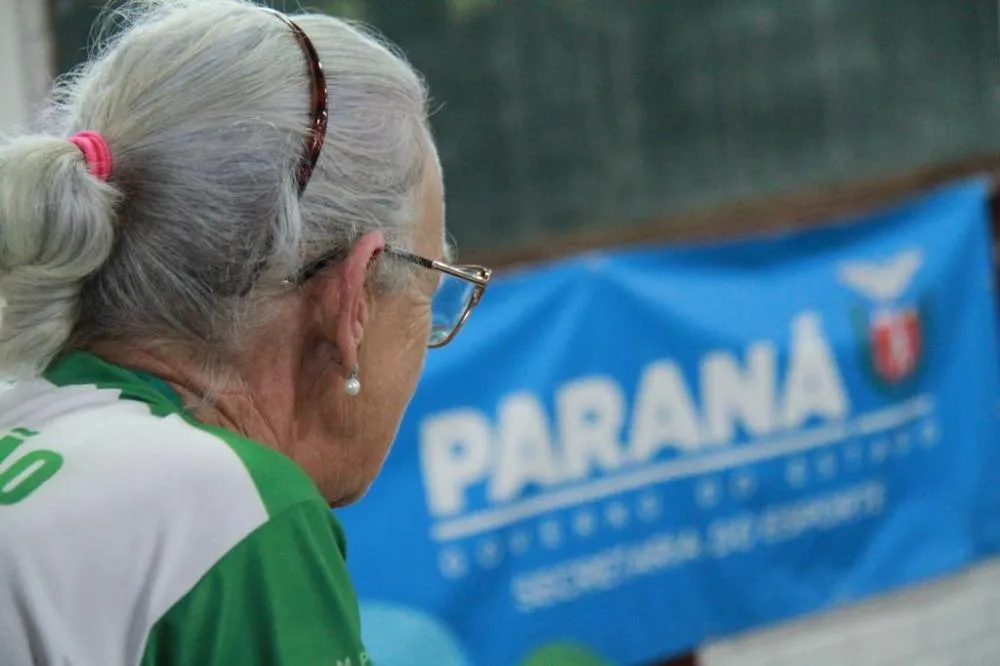 Bolão Feminino de Toledo ergue o troféu de campeão por apenas um ponto à frente de Cascavel, seu maior rival