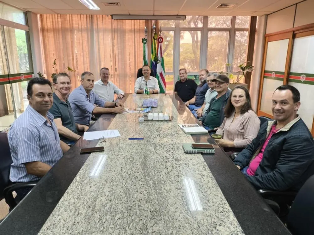 Representantes da Associação de Moradores de São Roque divulgaram a festa na Prefeitura. Foto: Divulgação/Prefeitura de Marechal Cândido Rondon.