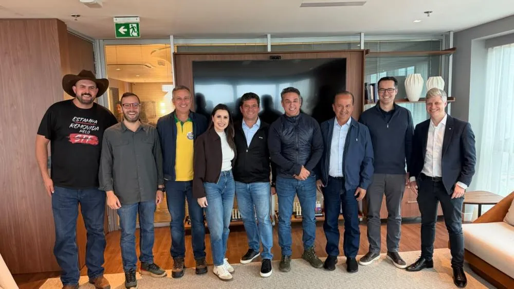 Governadores do Paraná, RS e SC articulam apoio a Flávio Bolsonaro