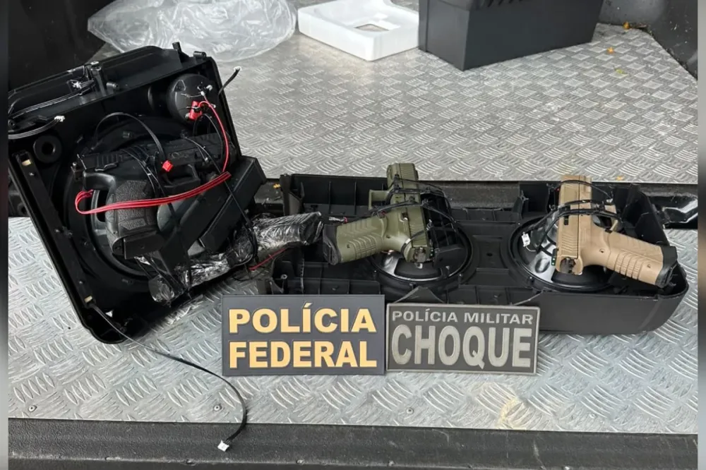 Pistolas escondidas em caixas de som seriam enviadas ao Rio de Janeiro
