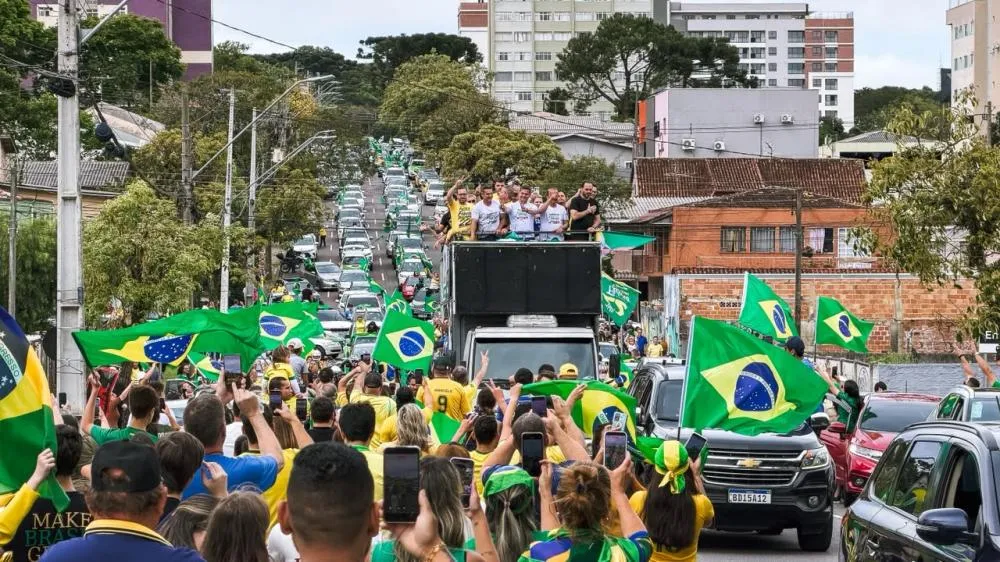 Moro e governadores do Sul participam de ato por Flávio Bolsonaro