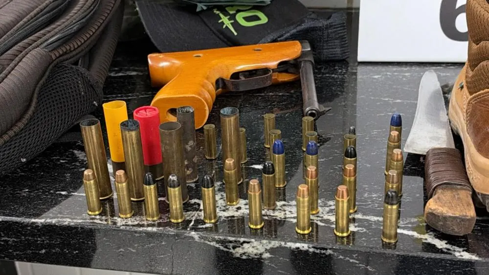Materiais apreendidos durante a prisão podem ajudar a Polícia Civil a esclarecer o homicídio registrado em Cascavel.