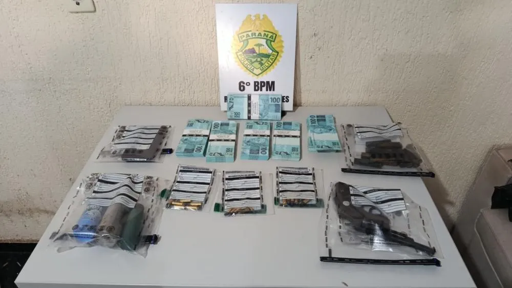 Revólver, munições e aproximadamente R$ 60 mil em notas cenográficas foram apreendidos em Santa Lúcia.