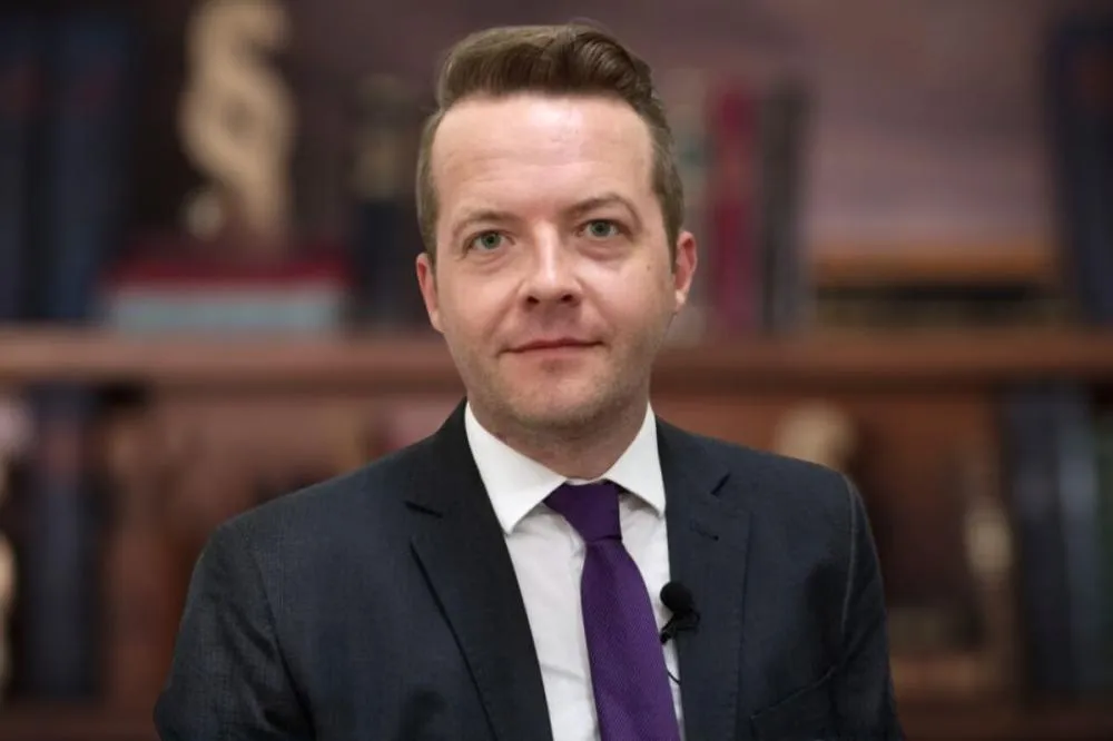 Político pode bloquear jornalista de suas redes sociais? 