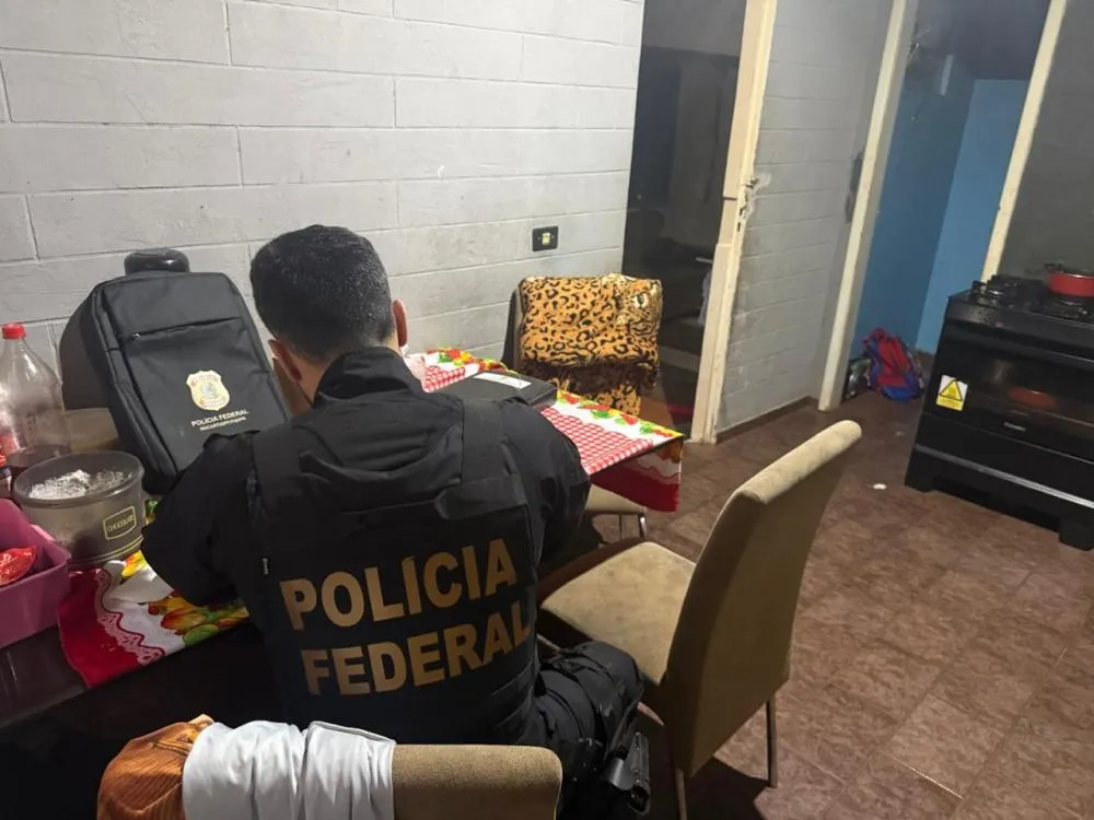 Investigação apura suspeita de distribuição de vales-combustível em troca de apoio político e promessas de voto.