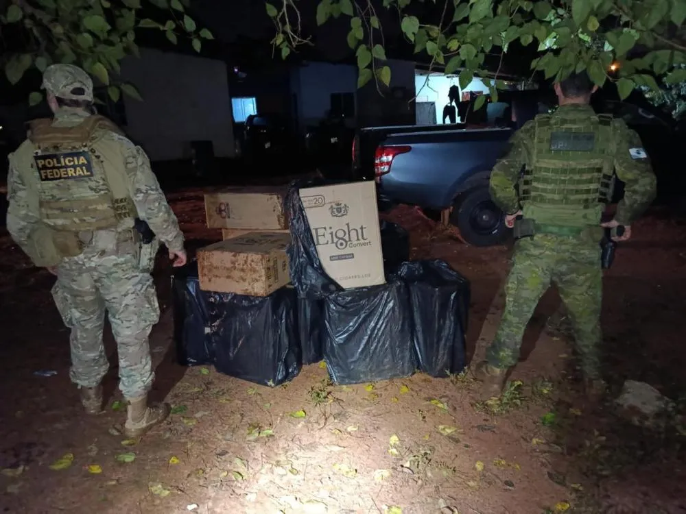 Cigarros foram encontrados em uma área de mata e dentro de um Ford Fiesta na região da Avenida Beira Rio.