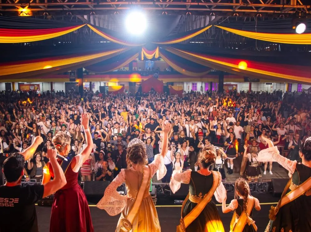 A 36ª Oktoberfest de Marechal Cândido Rondon reuniu famílias e visitantes em celebração às tradições germânicas.