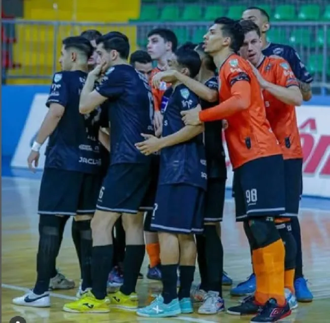 Esporte Futuro vence na prorrogação e garante vaga na semifinal do Paranaense Ouro