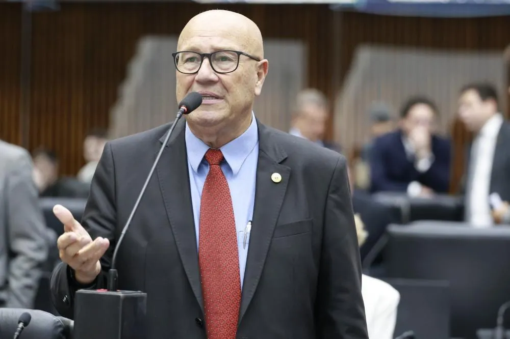 O deputado Luiz Claudio Romanelli anunciou a proposta de ampliar a participação popular na discussão do orçamento estadual. Foto: Valdir Amaral/Alep.