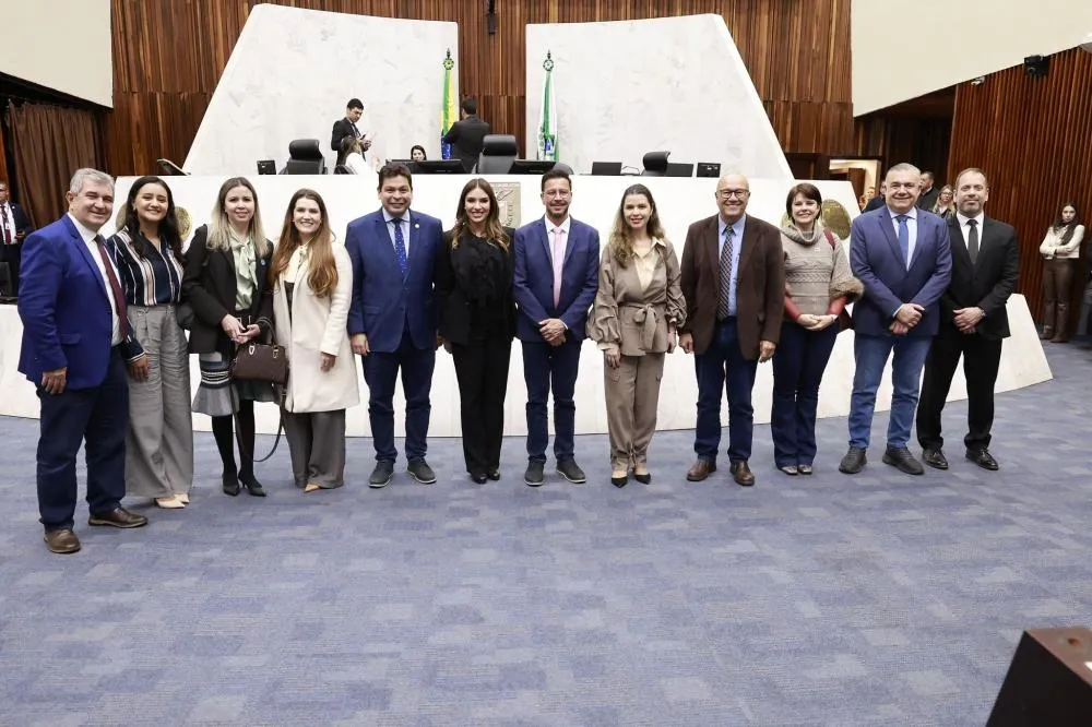 A Assembleia Legislativa do Paraná aprovou projetos sobre proteção de advogadas e suspensão de prazos administrativos.