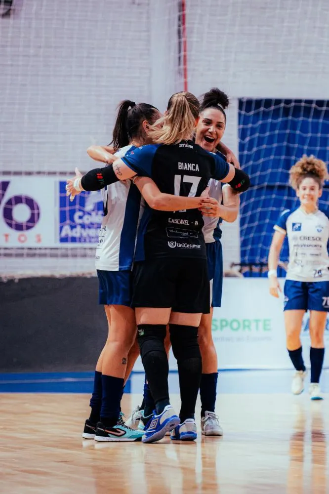 Equipe cascavelense decide a vaga na final neste sábado (31), às 16h, no Ginásio da Neva.