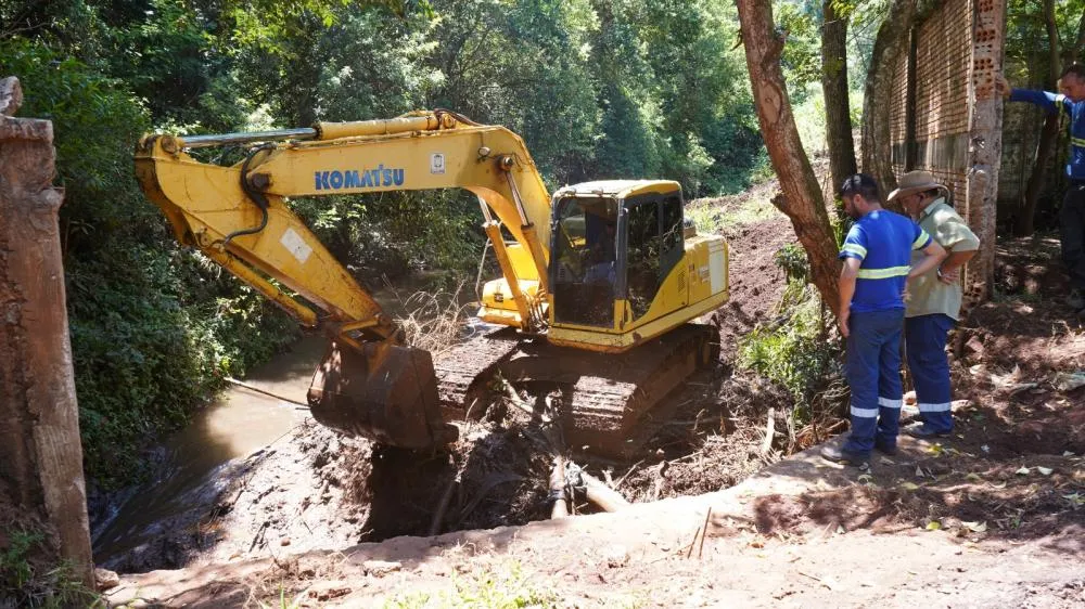 Município limpa Rio das Antas e projeta construção de nova ponte na Rua Salgado Filho