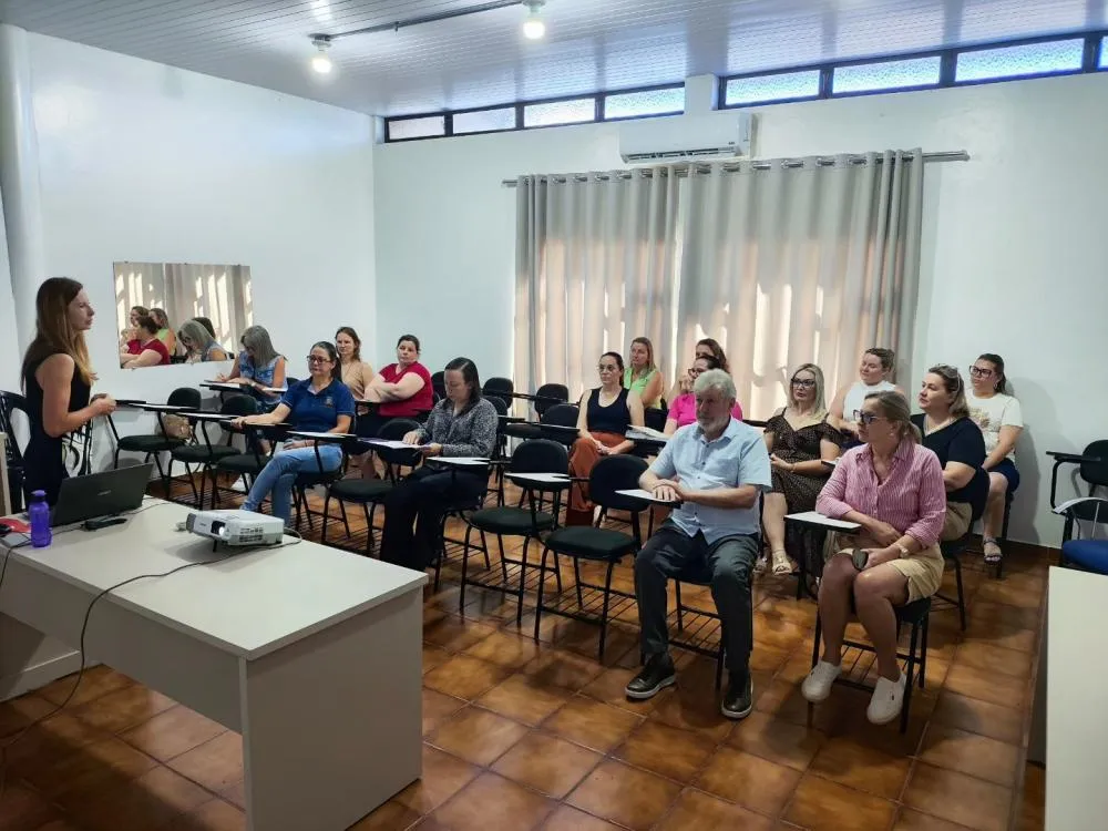 Secretaria de Educação e Cultura realiza Audiência Pública de Avaliação e Monitoramento do Plano Municipal de Educação 2024/2025