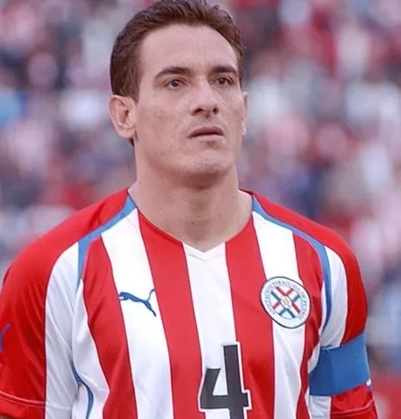 Estrelas do futebol reencontram a torcida em festa solidária no Olímpico Regional 