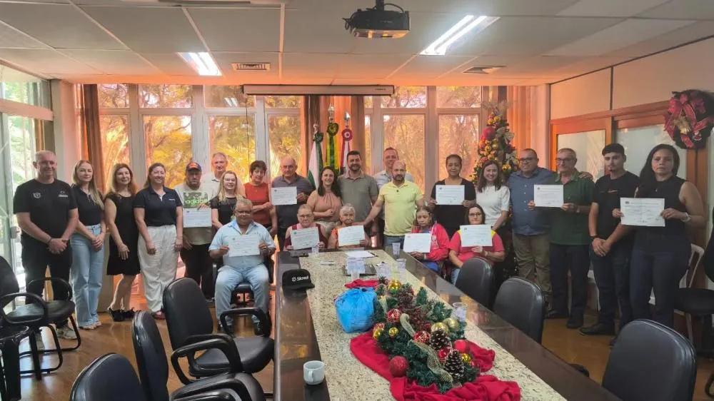 Marechal Rondon entrega Certidões de Regularização Fundiária a moradores da Vila Martins