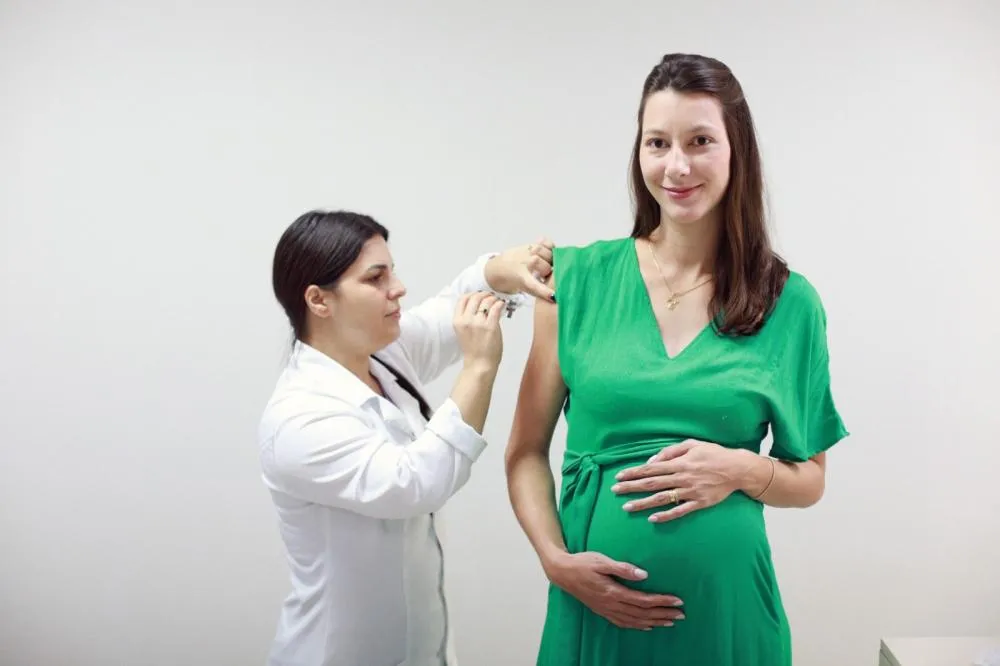 Cascavel inicia vacinação de Vírus Sincicial Respiratório em gestantes já a partir de segunda