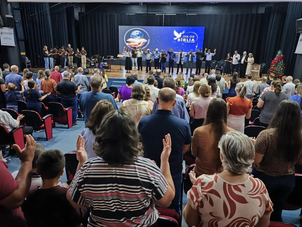 Culto do Dia da Bíblia reúne comunidade cristã em noite de unidade em Nova Santa Rosa