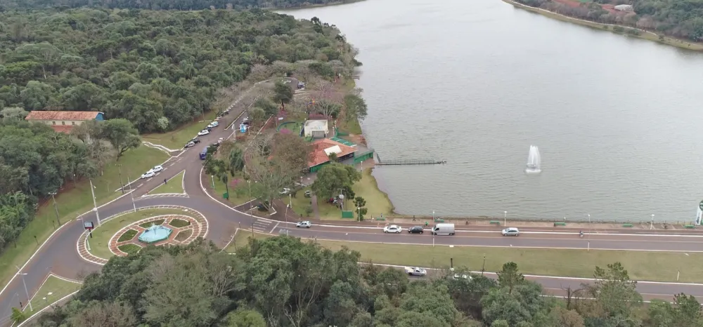 Cascavel terá árvore de Natal flutuante no meio do Lago Municipal