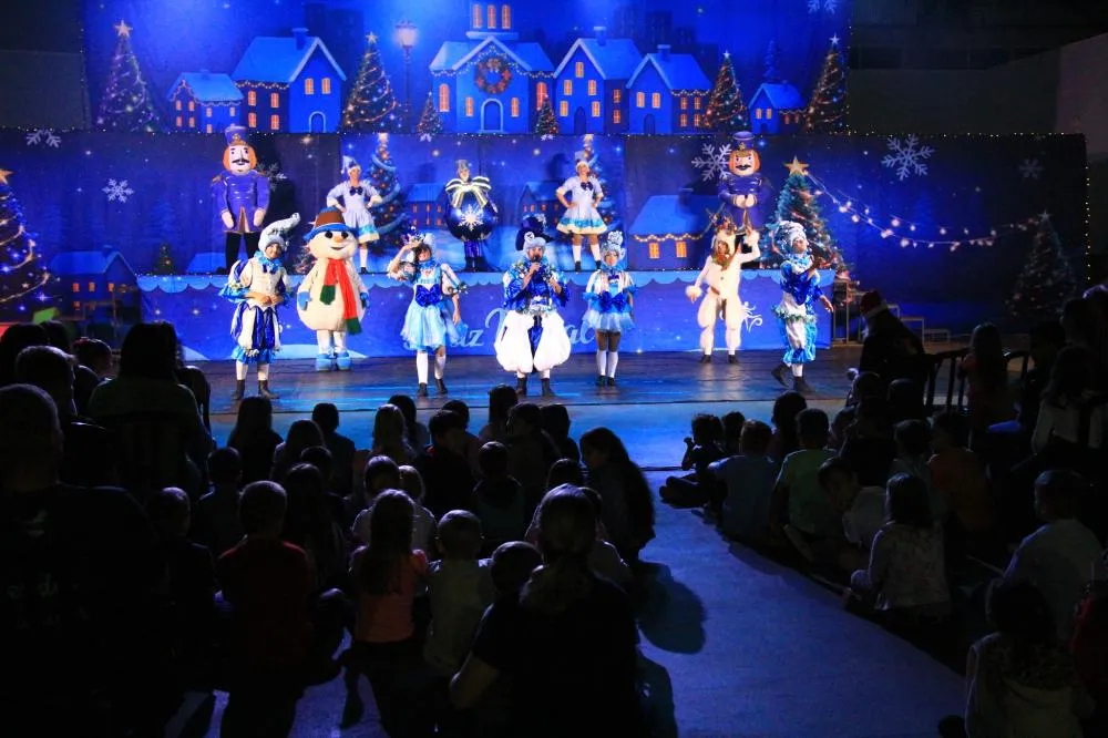 Grande Espetáculo de Natal com o Espaço Sou Arte emociona público no Centro de Eventos