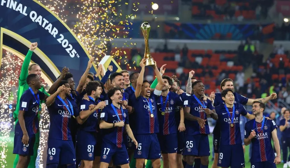 PSG comemora título da Copa Intercontinental REUTERS/Thaier Al-Sudani