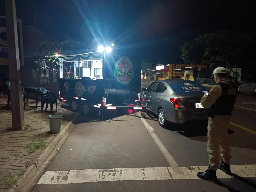 Motorista embriagado é preso após colisão com trailer na Avenida Papagaios