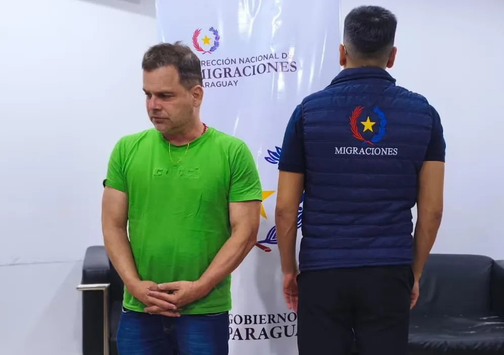 Silvinei Vasques é entregue à Polícia Federal em Foz do Iguaçu após fuga frustrada pelo Paraguai