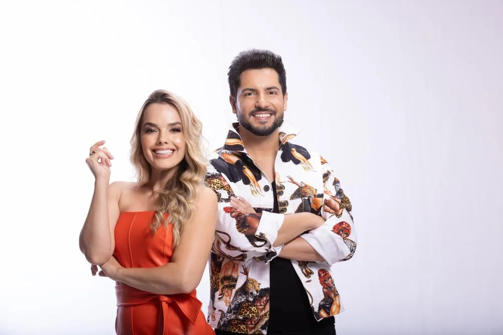 Dupla Thaeme e Thiago anima Show da Virada em frente à Prefeitura de Cascavel
