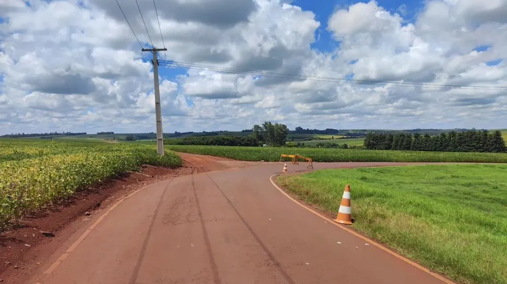Ponte próxima ao distrito de Vila Cristal é interditada após parte ceder