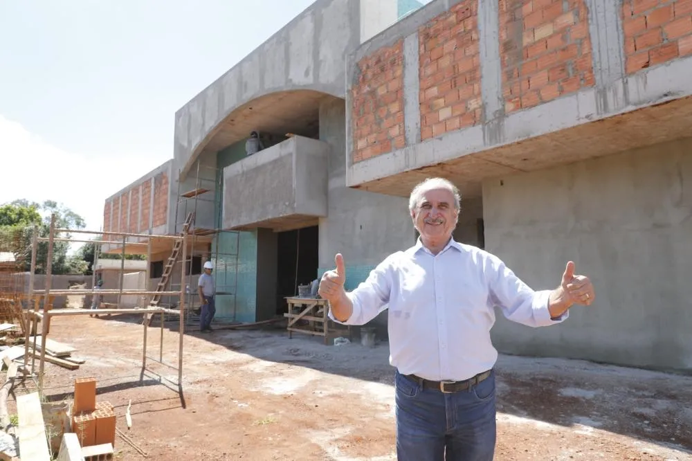 Prefeitura investe em saúde pública e obra da USF Lago Azul está 52% concluída