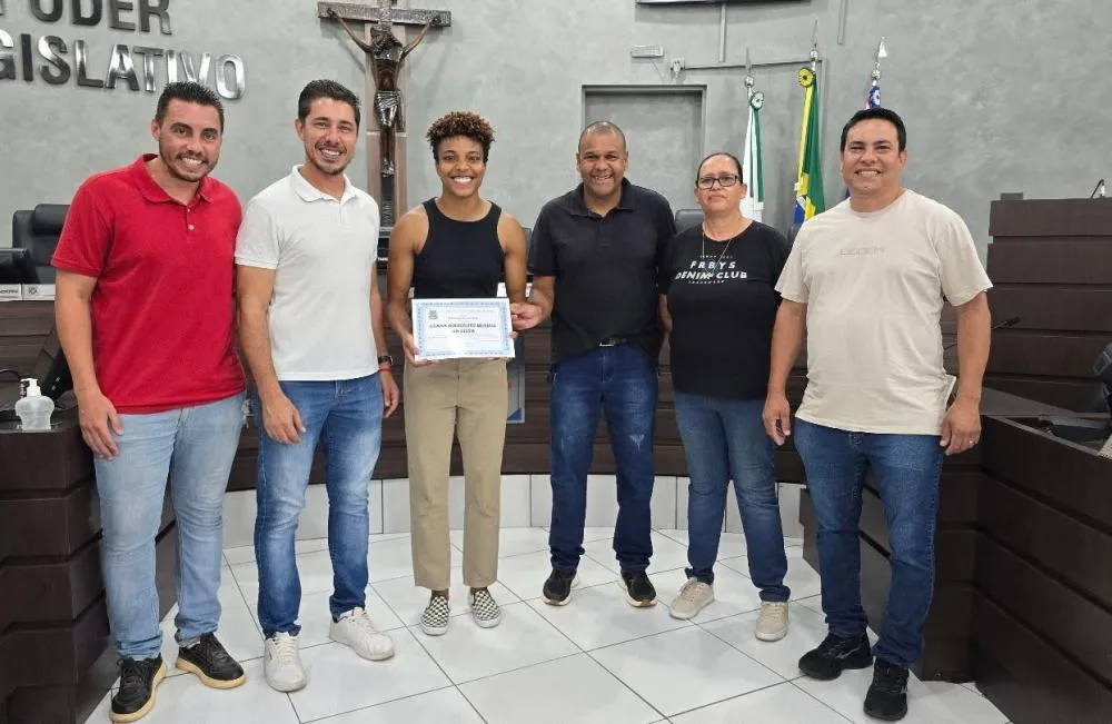 Campeã Mundial, Luana do Stein Futsal recebe homenagem pela trajetória no futsal