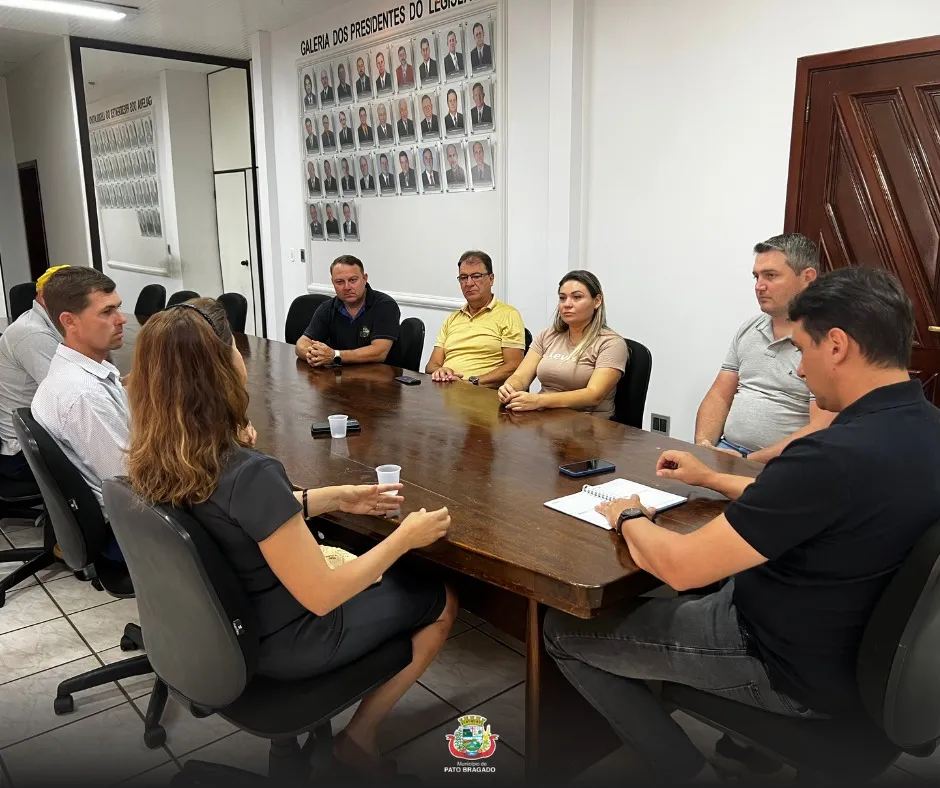 Prefeito John Nodari de Pato Bragado recebe representantes de Frigorífico de Carne Suína 