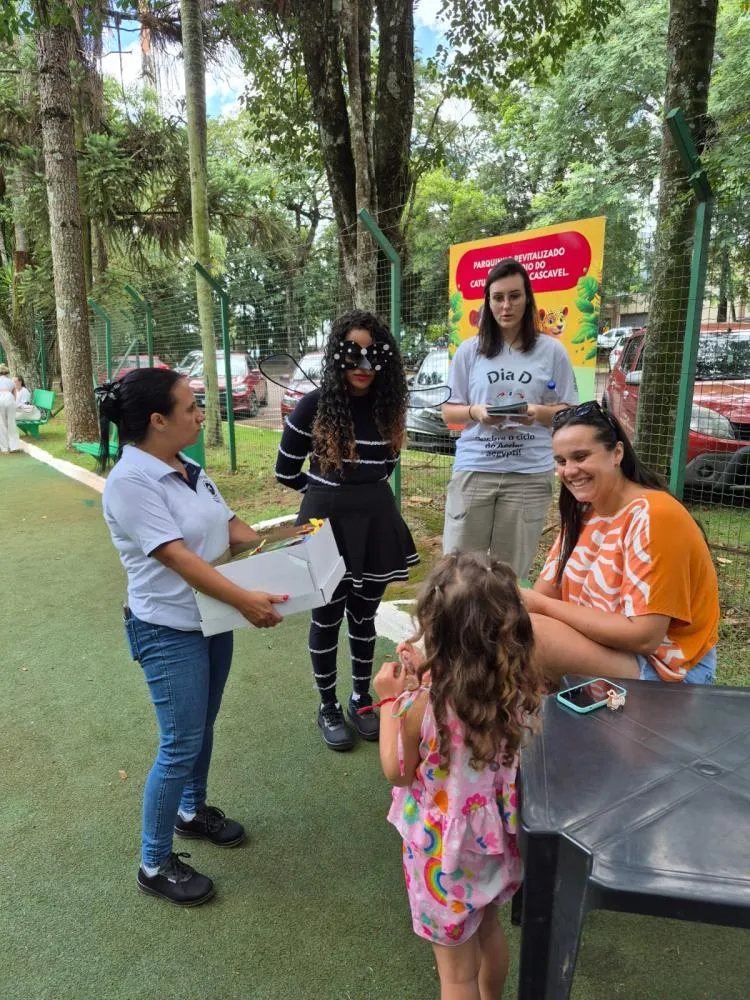 Com foco em informar as crianças sobre combate ao mosquito Aedes aegypti, Saúde faz ações lúdicas em pontos estratégicos de Cascavel