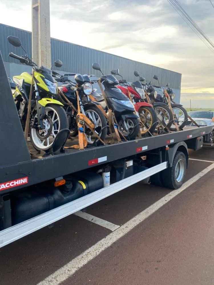 Colisão, recusa ao bafômetro e veículos apreendidos marcam noite em Cascavel