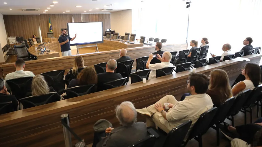 Última oficina do ComunicaLab Paraná debate estratégias de monetização e sustentabilidade na comunicação digital