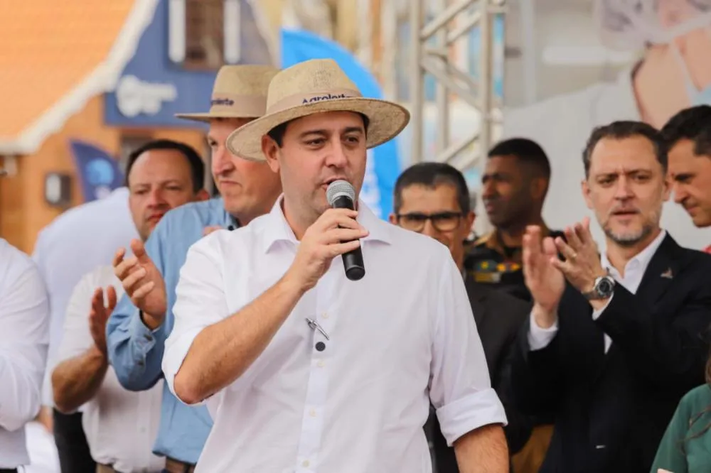 Ratinho Junior alcança 43% de disposição de voto e lidera entre nomes moderados