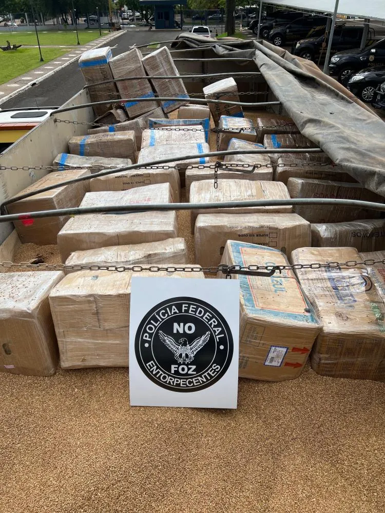 PF prende motorista transportando 3.3 toneladas de maconha na BR-277