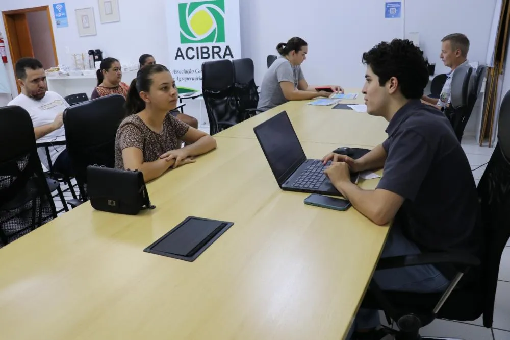 Ação de Empregabilidade aproxima empresas e trabalhadores em Pato Bragado