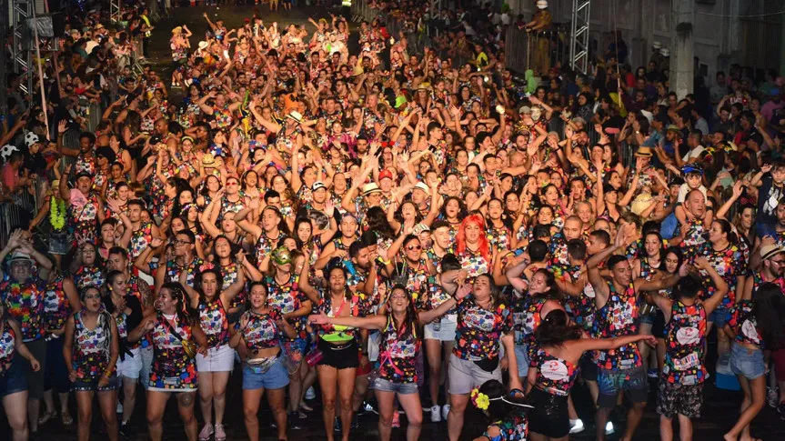 Leis estaduais ampliam segurança, proteção e direitos de foliões e turistas durante o Carnaval no Paraná