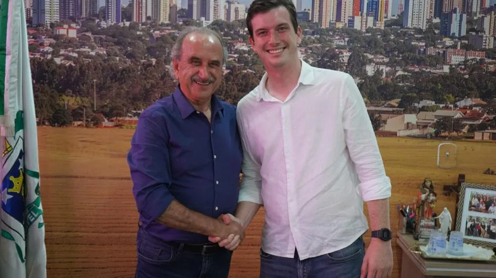 Prefeito Renato Silva transmite cargo ao vice-prefeito Henrique Mecabô por oito dias