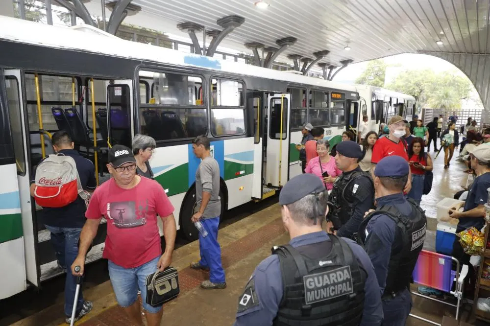 Dia de Combate ao Uso e Abuso de Álcool e Drogas é marcado por ação de conscientização nos terminais urbanos