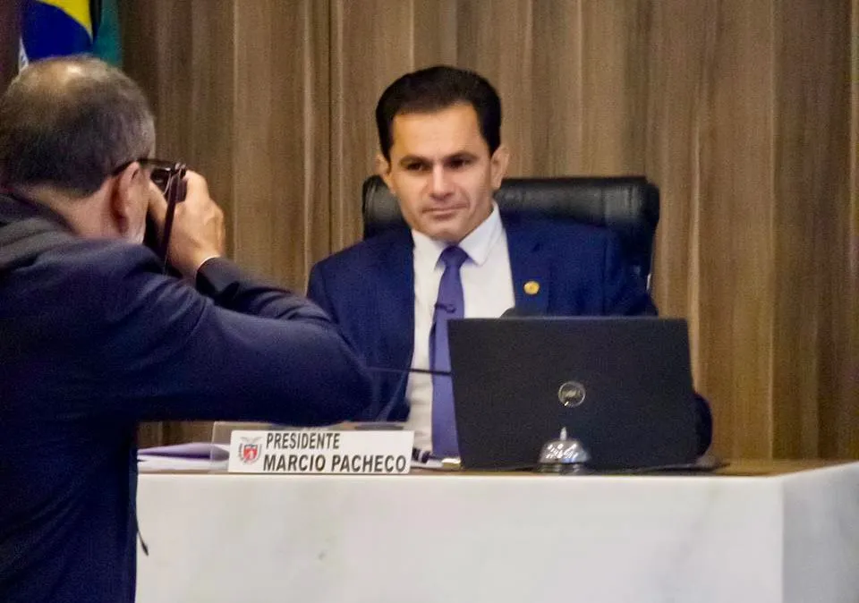 Marcio Pacheco comemora aprovação do Dia do Campista Católico na CCJ da ALEP