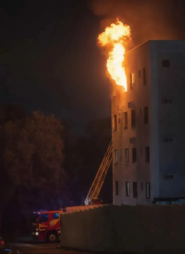 Veja.Explosão destrói apartamento e deixa morador em estado grave em Foz do Iguaçu