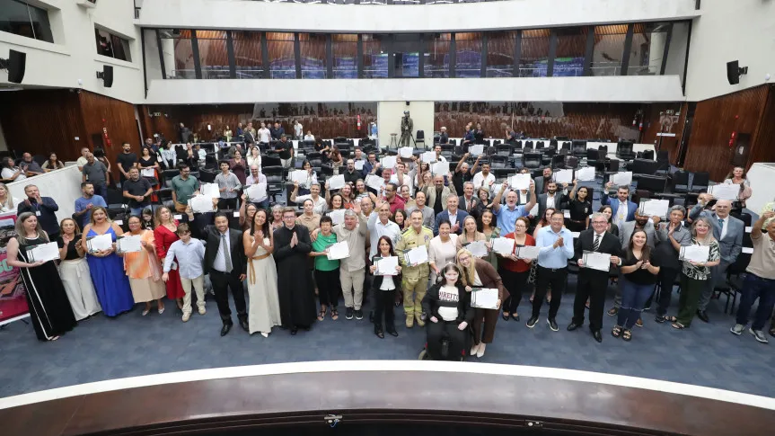 Personalidades do município foram homenageadas na sessão solene Créditos: Valdir Amaral/Alep