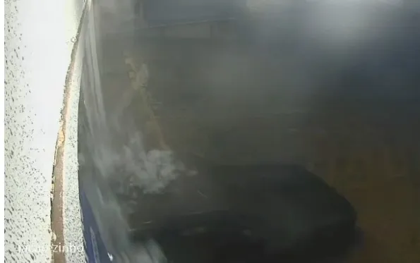 Criminosos arrombam farmácia para furtar moedas, chocolate e picolé