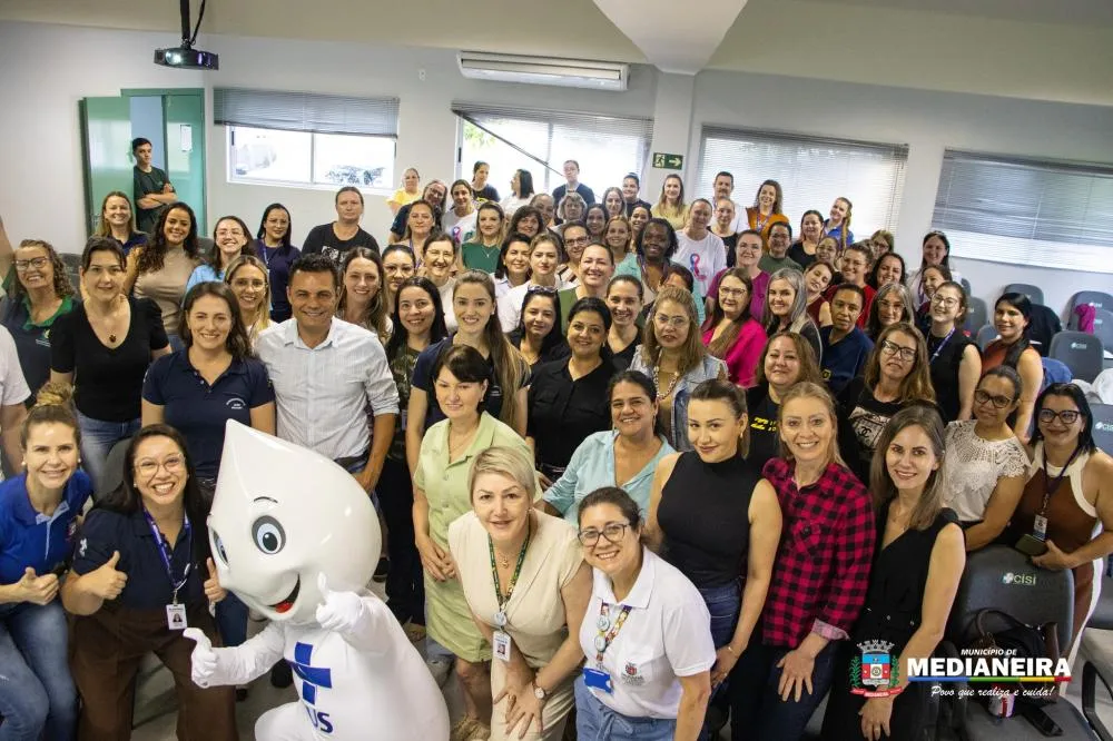 Medianeira sedia oficina de Educação Permanente em Salas de Vacina