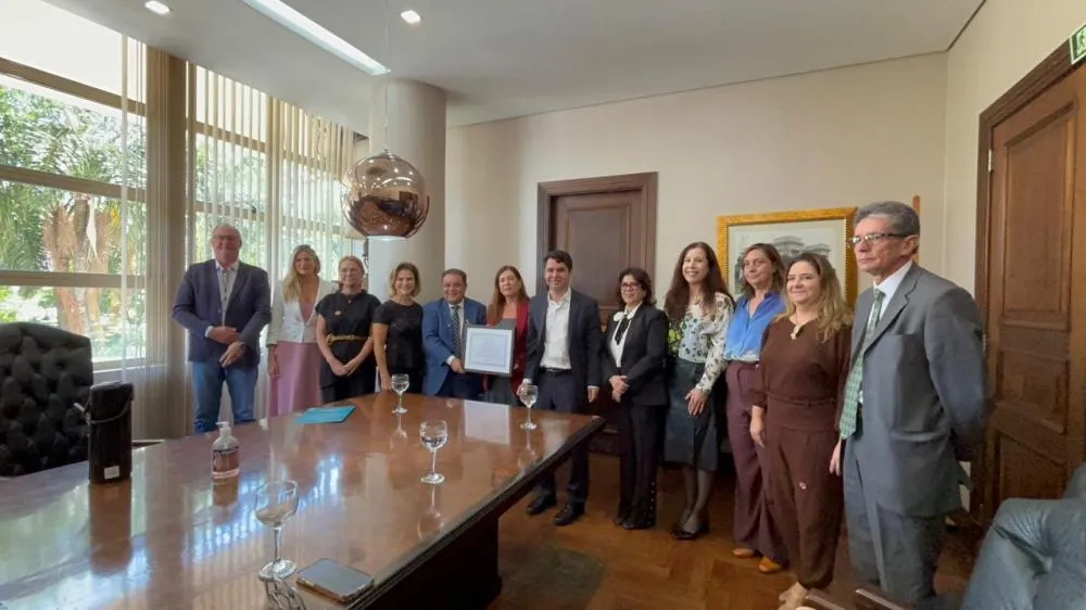 Promotora de Cascavel Andrea Simone Frias recebe Menção Honrosa na Assembleia Legislativa