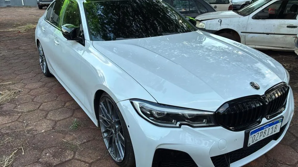 PM apreende BMW e encaminha mulher e filho de suspeito de duplo homicídio à DH